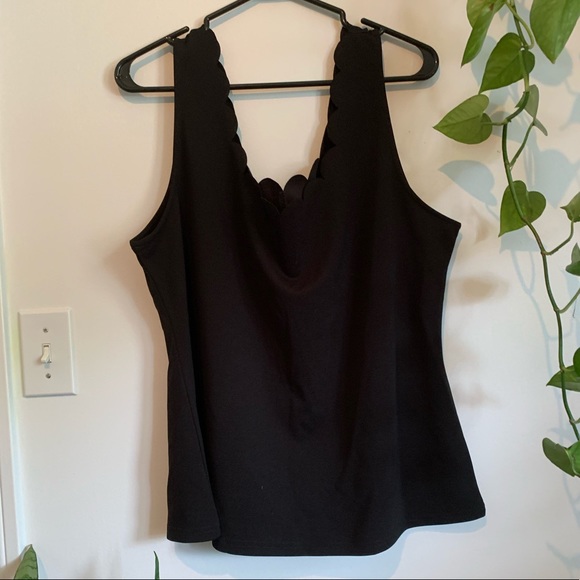 Black Scallop neck tank. (4xl) - Picture 1 of 5